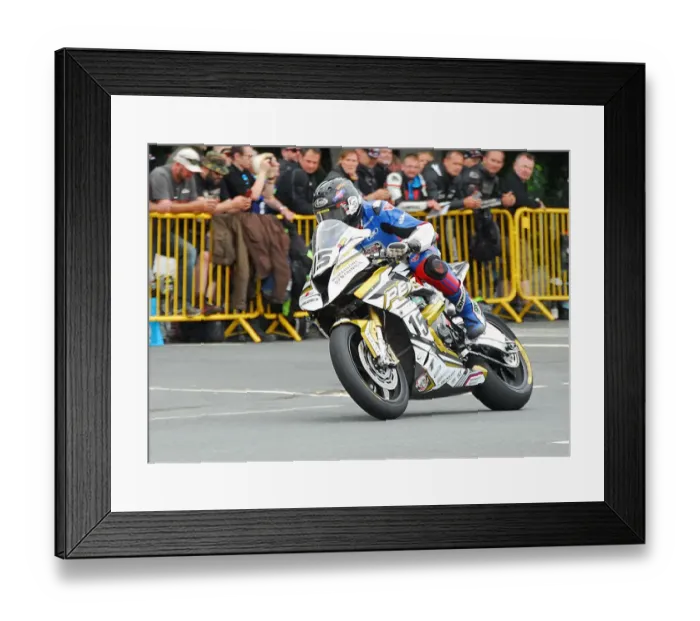 Framed Print : Derek Sheils (BMW) 2018 Superbike TT
