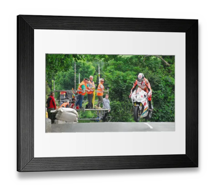 Framed Print : Conor Cummins (Padgetts Honda) 2018 Superbike TT Framed Print : Conor Cummins (Padgetts Honda) 2018 Superbike TT
