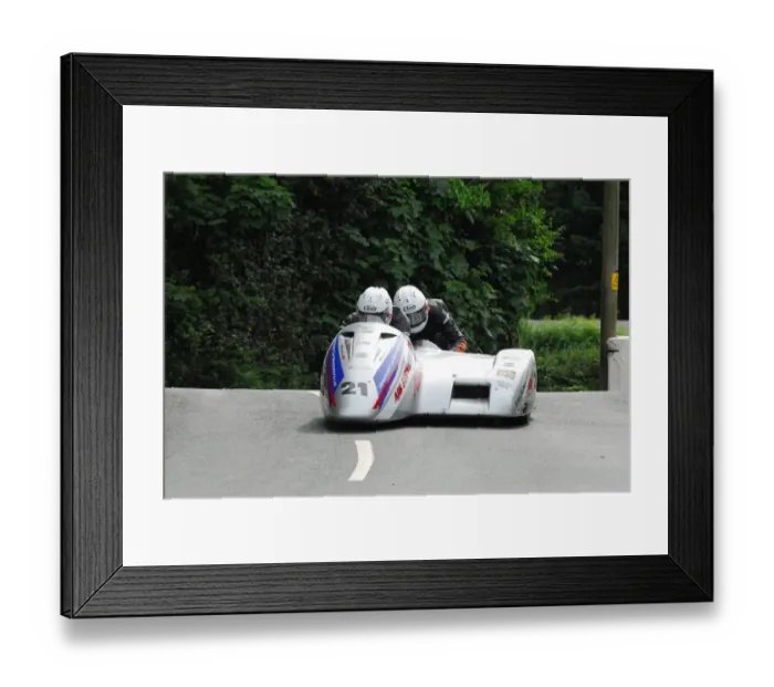 Framed Print : Darren Hope & Lenny Bumfrey (LCR Suzuki) 2018 Sidecar TT Framed Print : Darren Hope & Lenny Bumfrey (LCR Suzuki) 2018 Sidecar TT