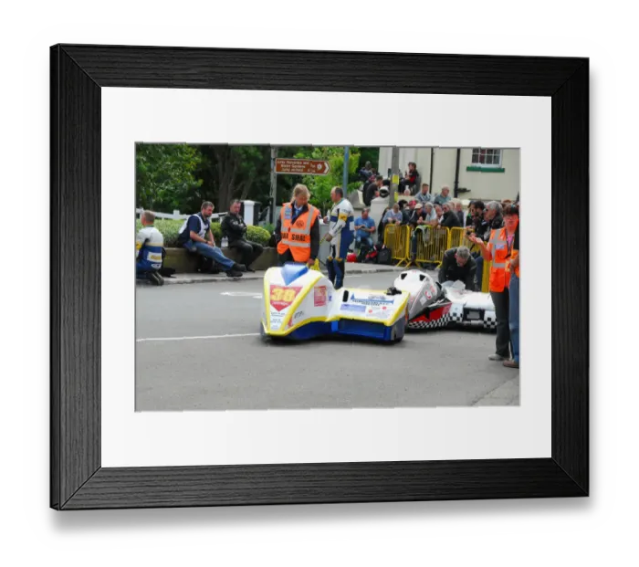 Framed Print : Mark Saunders & Karl Schofield (Honda) 2018 Sidecar TT Framed Print : Mark Saunders & Karl Schofield (Honda) 2018 Sidecar TT
