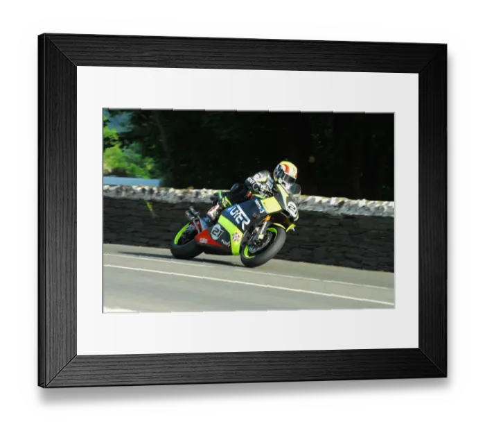 Framed Print : Ian Lougher (Suter) 2018 Superbike TT Framed Print : Ian Lougher (Suter) 2018 Superbike TT