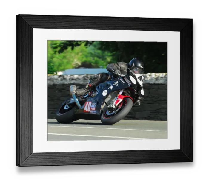 Framed Print : Mark Parrett (BMW) 2018 Superbike TT Framed Print : Mark Parrett (BMW) 2018 Superbike TT