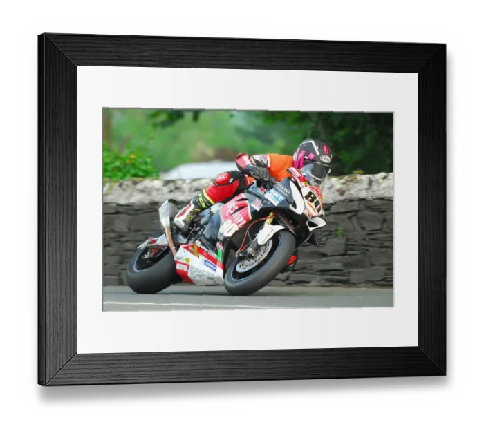 Framed Print : Davy Todd (Suzuki) 2018 Superbike TT Framed Print : Davy Todd (Suzuki) 2018 Superbike TT