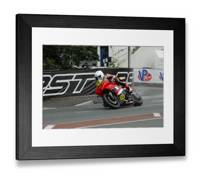 Framed Print : Jonathan Woodward (Yamaha) 2015 Senior Manx Grand Prix Framed Print : Jonathan Woodward (Yamaha) 2015 Senior Manx Grand Prix