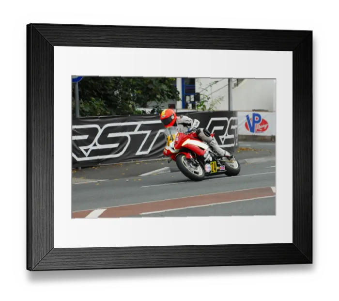 Framed Print : Rodger Wibberley (Yamaha) 2015 Senior Manx Grand Prix Framed Print : Rodger Wibberley (Yamaha) 2015 Senior Manx Grand Prix