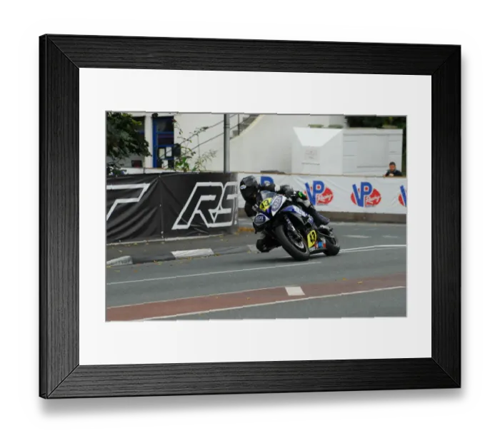 Framed Print : Charles Rhys Hardisty (Yamaha) 2015 Senior Manx Grand Prix Framed Print : Charles Rhys Hardisty (Yamaha) 2015 Senior Manx Grand Prix