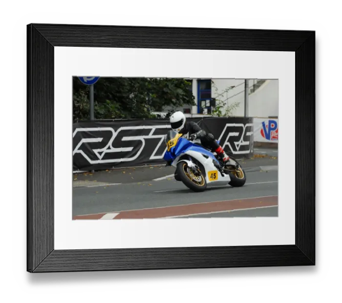 Framed Print : Louis O Regan (Suzuki) 2015 Senior Manx Grand Prix Framed Print : Louis O Regan (Suzuki) 2015 Senior Manx Grand Prix