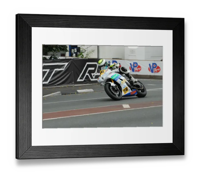 Framed Print : Neil Kernohan (Yamaha) 2015 Senior Manx Grand Prix