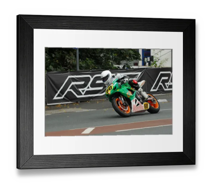 Framed Print : Jim Barnett (Suzuki) 2015 Senior Manx Grand Prix Framed Print : Jim Barnett (Suzuki) 2015 Senior Manx Grand Prix