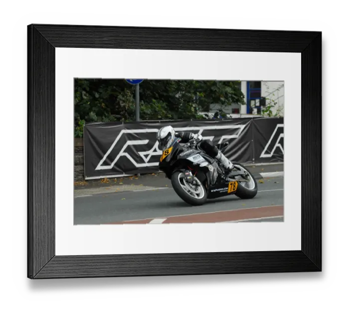 Framed Print : Robert Whittall (Suzuki) 2015 Senior Manx Grand Prix Framed Print : Robert Whittall (Suzuki) 2015 Senior Manx Grand Prix