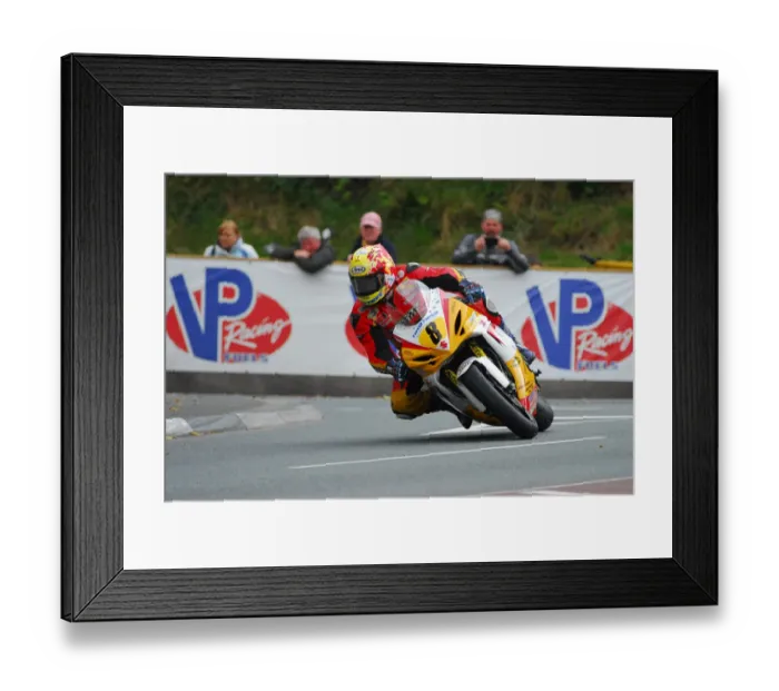 Framed Print : Glenn Harrison (Suzuki) 2015 Senior Manx Grand Prix Framed Print : Glenn Harrison (Suzuki) 2015 Senior Manx Grand Prix
