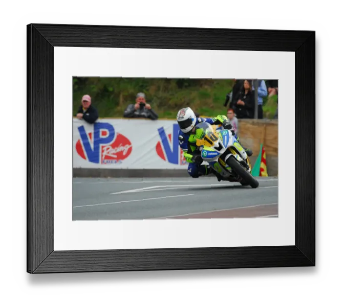 Framed Print : David Lumsden (Yamaha) 2015 Senior Manx Grand Prix Framed Print : David Lumsden (Yamaha) 2015 Senior Manx Grand Prix