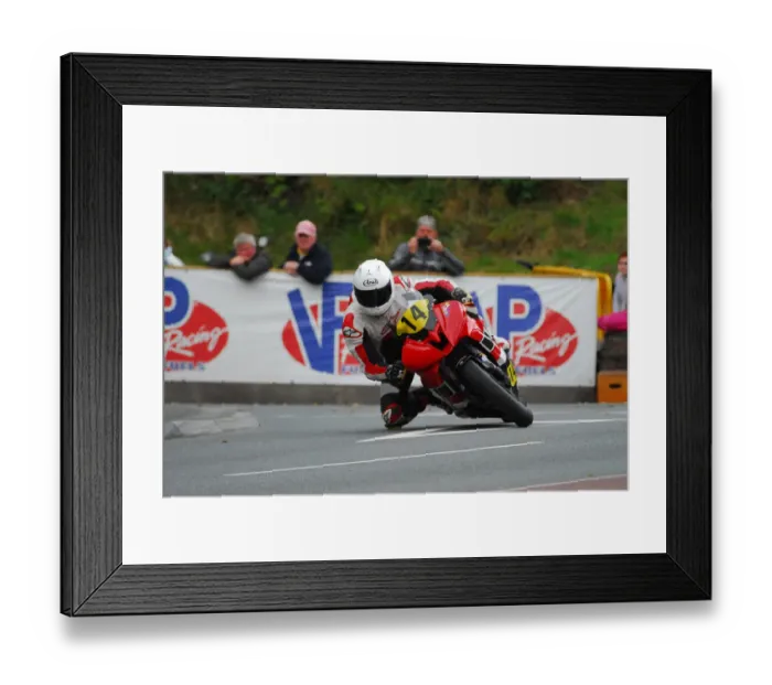 Framed Print : Jonathan Woodward (Yamaha) 2015 Senior Manx Grand Prix Framed Print : Jonathan Woodward (Yamaha) 2015 Senior Manx Grand Prix