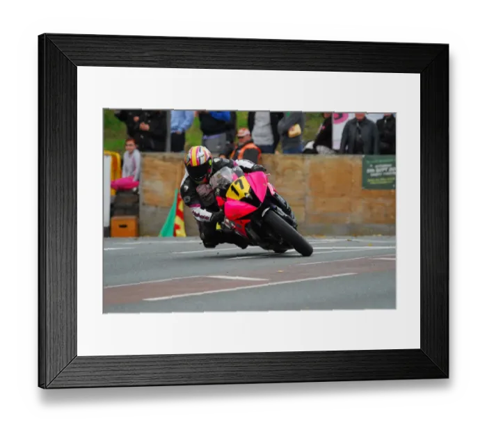 Framed Print : James Hodson (Yamaha) 2015 Senior Manx Grand Prix Framed Print : James Hodson (Yamaha) 2015 Senior Manx Grand Prix