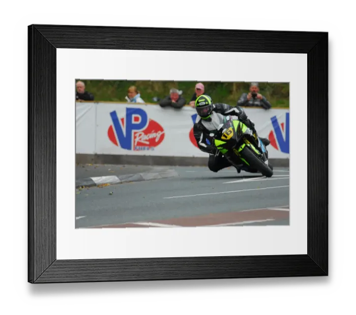 Framed Print : Carl Roberts (Suzuki) 2015 Senior Manx Grand Prix Framed Print : Carl Roberts (Suzuki) 2015 Senior Manx Grand Prix