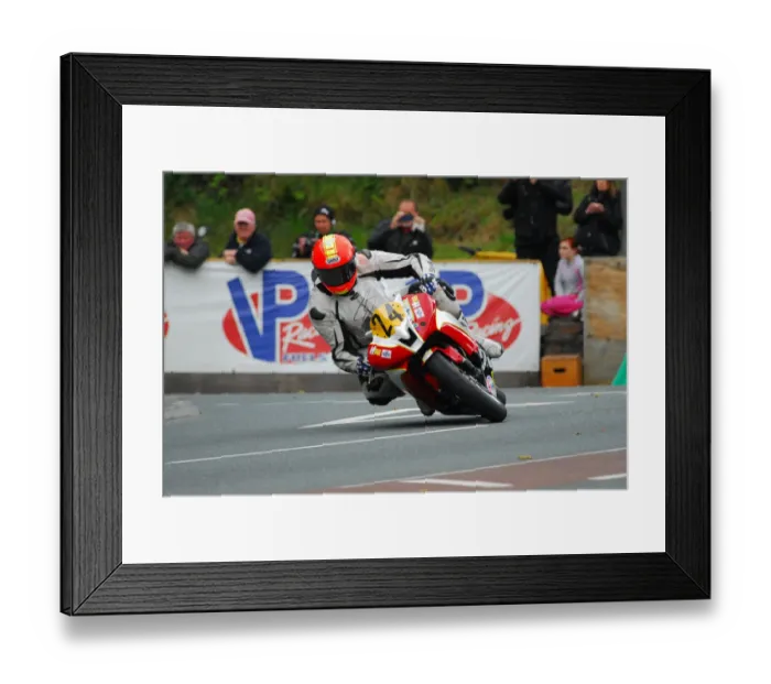 Framed Print : Rodger Wibberley (Yamaha) 2015 Senior Manx Grand Prix Framed Print : Rodger Wibberley (Yamaha) 2015 Senior Manx Grand Prix