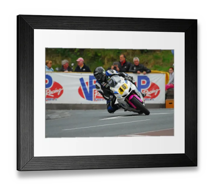 Framed Print : Gareth Evans (Suzuki) 2015 Senior Manx Grand Prix Framed Print : Gareth Evans (Suzuki) 2015 Senior Manx Grand Prix