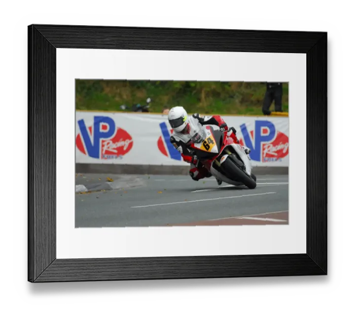 Framed Print : Trevor Matthewson (Suzuki) 2015 Senior Manx Grand Prix Framed Print : Trevor Matthewson (Suzuki) 2015 Senior Manx Grand Prix