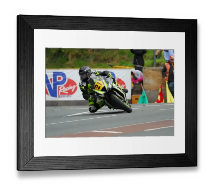 Framed Print : Tom Weeden (Triumph) 2015 Senior Manx Grand Prix Framed Print : Tom Weeden (Triumph) 2015 Senior Manx Grand Prix