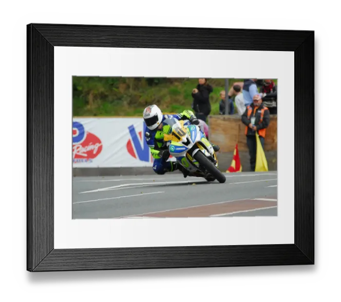 Framed Print : David Lumsden (Yamaha) 2015 Senior Manx Grand Prix Framed Print : David Lumsden (Yamaha) 2015 Senior Manx Grand Prix