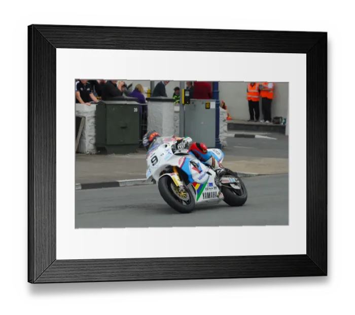 Framed Print : Dan Kneen (Yamaha) 2015 Formula One Classic TT Framed Print : Dan Kneen (Yamaha) 2015 Formula One Classic TT
