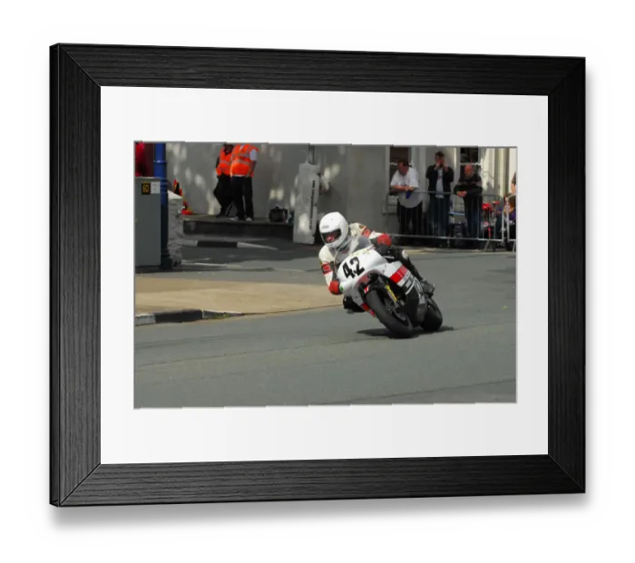 Framed Print : David Crussell (Yamaha) 2015 Formula One Classic TT Framed Print : David Crussell (Yamaha) 2015 Formula One Classic TT
