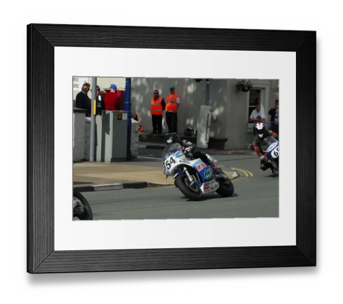Framed Print : Ben Rea (Suzuki) 2015 Formula One Classic TT Framed Print : Ben Rea (Suzuki) 2015 Formula One Classic TT