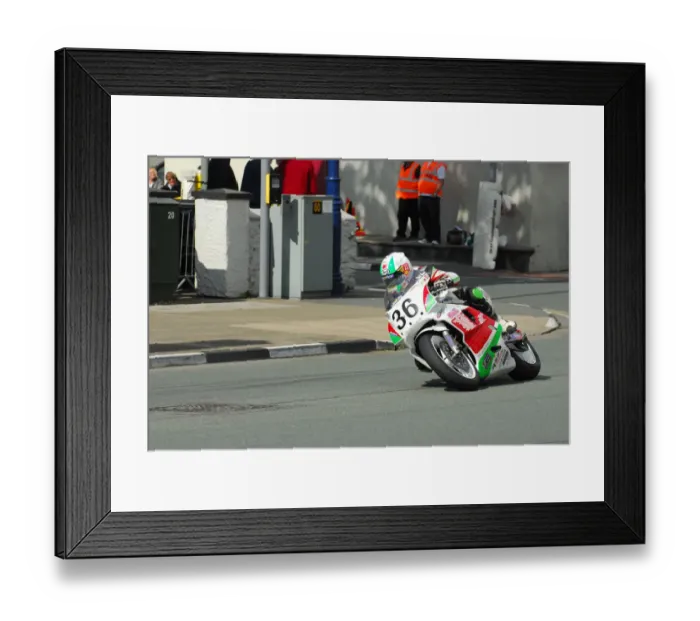 Framed Print : Paul Owen (Yamaha) 2015 Formula One Classic TT Framed Print : Paul Owen (Yamaha) 2015 Formula One Classic TT