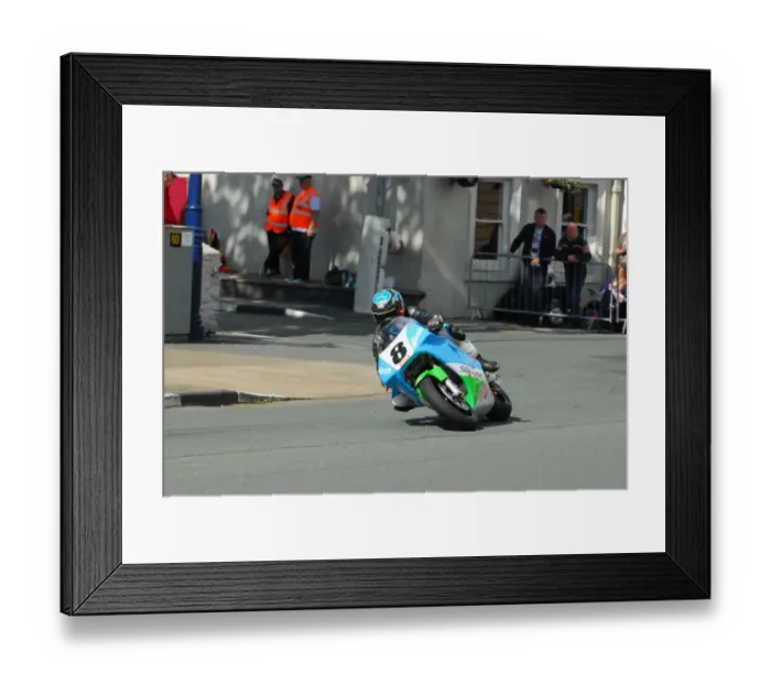 Framed Print : Russell Mountford (Kawasaki) 2015 Formula One Classic TT Framed Print : Russell Mountford (Kawasaki) 2015 Formula One Classic TT