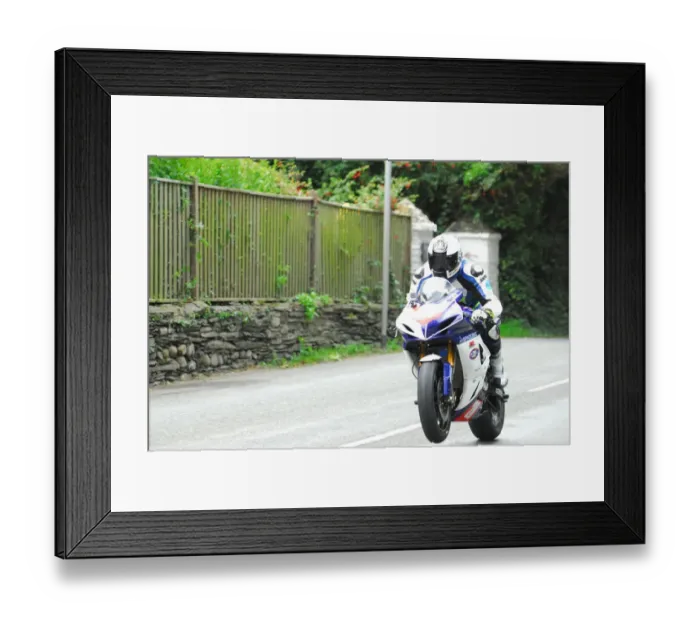 Framed Print : Stefano Zattara (Suzuki) 2015 Newcomers Manx Grand Prix