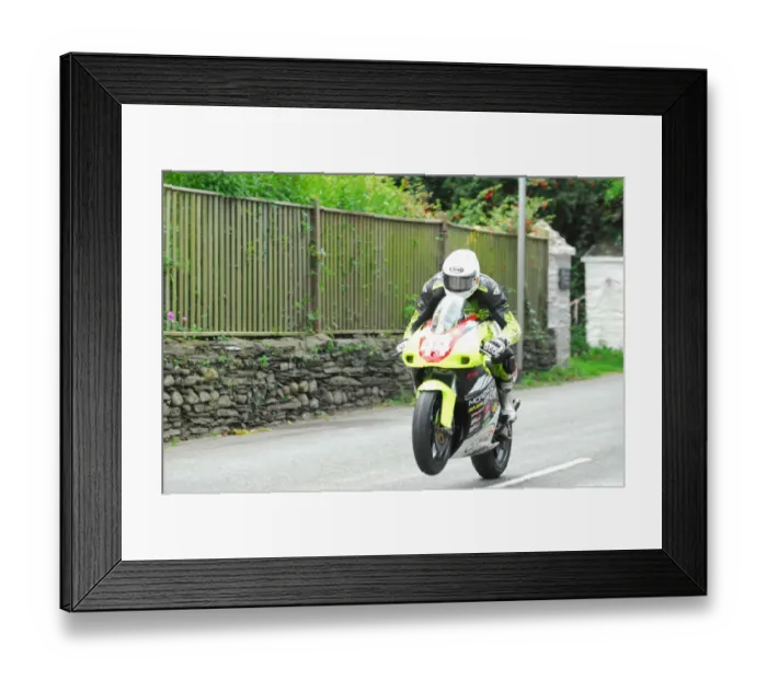 Framed Print : Gary Vines (Yamaha) 2015 Newcomers Manx Grand Prix Framed Print : Gary Vines (Yamaha) 2015 Newcomers Manx Grand Prix
