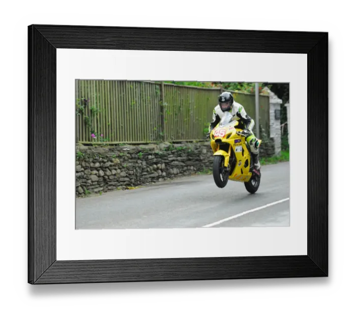 Framed Print : Sean Connoly (SKM Suzuki) 2015 Newcomers Manx Grand Prix