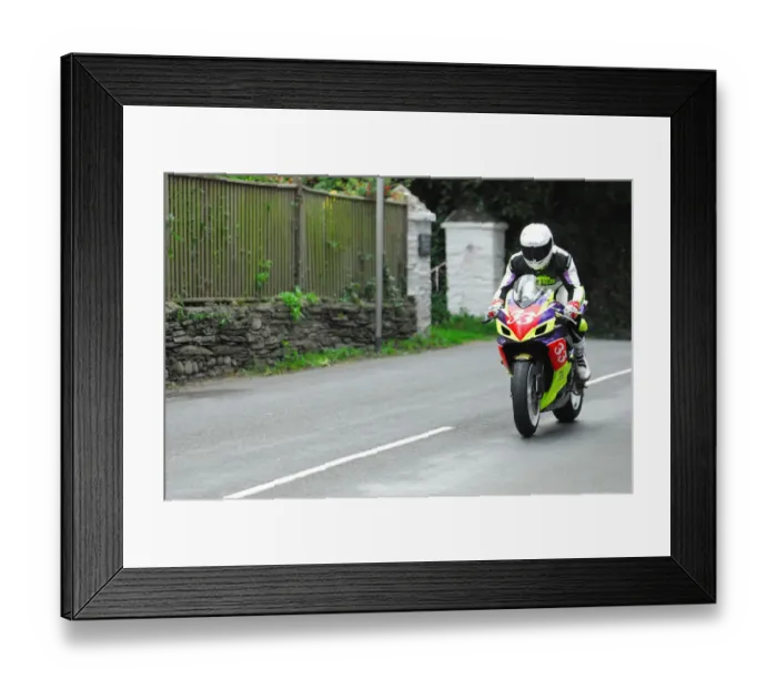 Framed Print : Marco Giovannangelo (Suzuki) 2015 Newcomers Manx Grand Prix