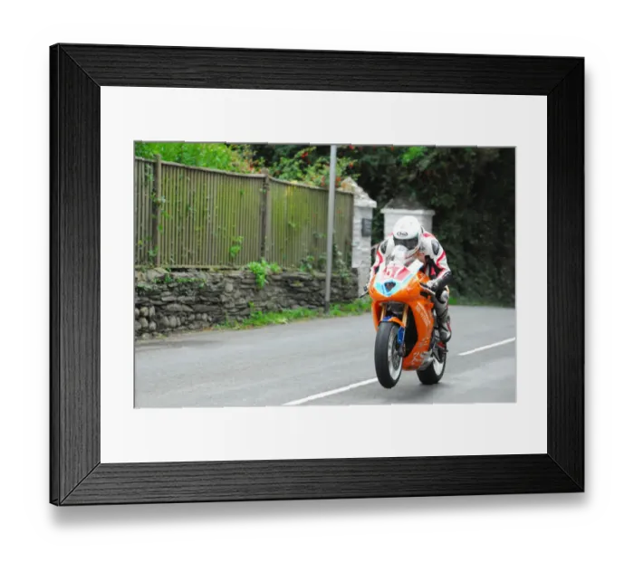 Framed Print : Sam Cross (Kawasaki) 2015 Newcomers Manx Grand Prix Framed Print : Sam Cross (Kawasaki) 2015 Newcomers Manx Grand Prix