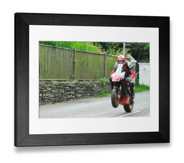 Framed Print : Simon Matthews (Aprilia) 2015 Newcomers Manx Grand Prix Framed Print : Simon Matthews (Aprilia) 2015 Newcomers Manx Grand Prix
