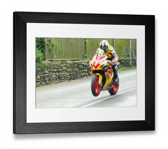 Framed Print : Dean Court (Suzuki) 2015 Newcomers Manx Grand Prix Framed Print : Dean Court (Suzuki) 2015 Newcomers Manx Grand Prix