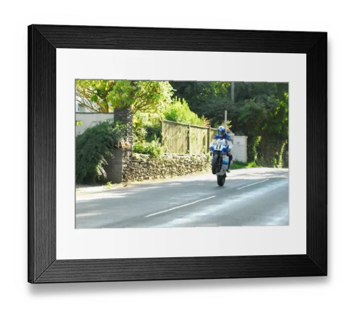 Framed Print : Nick Jefferies (Suzuki) Formula One Classic TT Framed Print : Nick Jefferies (Suzuki) Formula One Classic TT