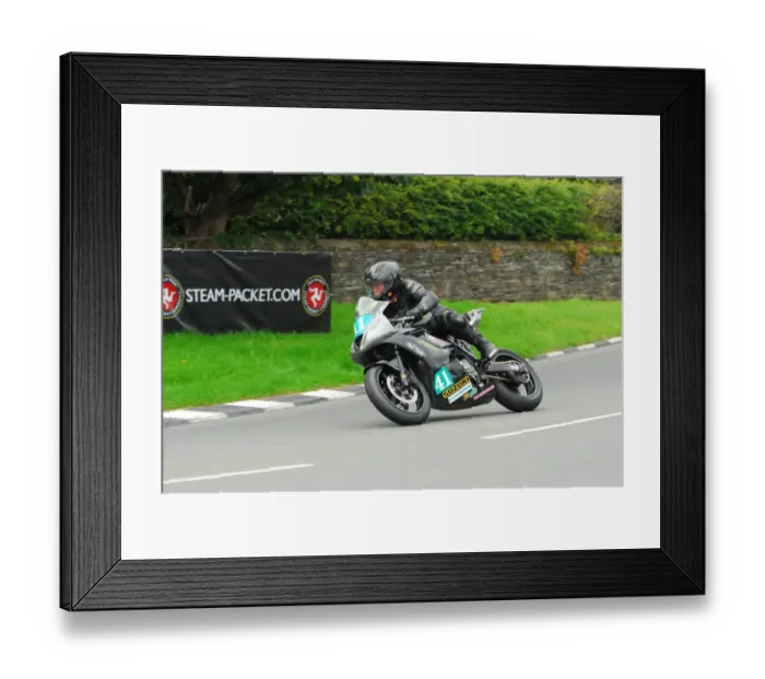 Framed Print : Ron Soar (Suzuki) Super Twin Manx Grand Prix Framed Print : Ron Soar (Suzuki) Super Twin Manx Grand Prix