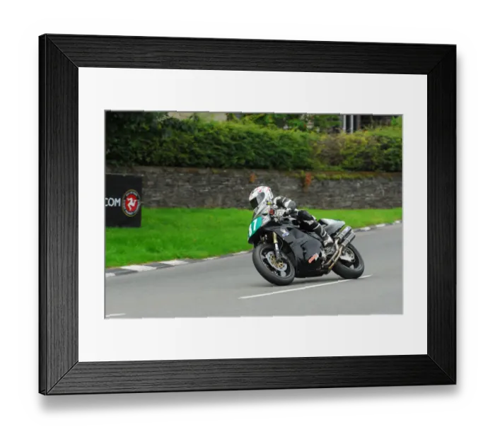 Framed Print : Robert Smith (Honda) 2015 Lightweight Manx Grand Prix Framed Print : Robert Smith (Honda) 2015 Lightweight Manx Grand Prix