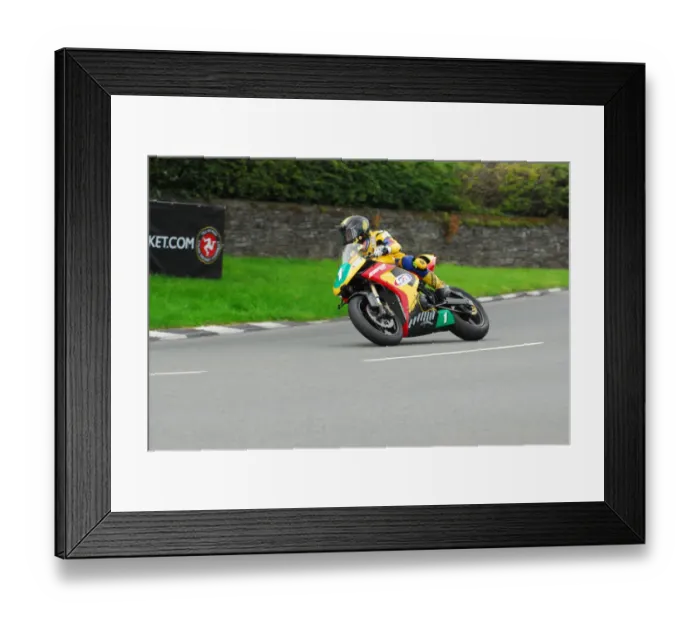 Framed Print : Rob Hodson (Kawasaki) 2015 Super Twin Manx Grand Prix Framed Print : Rob Hodson (Kawasaki) 2015 Super Twin Manx Grand Prix