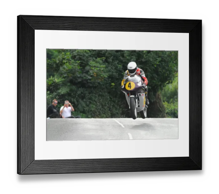 Framed Print : Olie Linsdell (Royal Enfield Seeley) 2015 Senior Classic TT Framed Print : Olie Linsdell (Royal Enfield Seeley) 2015 Senior Classic TT
