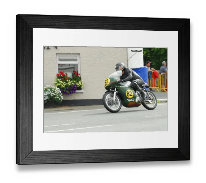 Framed Print : Lee Jennings (Dunnell Manx) 2015 Senior Classic TT Framed Print : Lee Jennings (Dunnell Manx) 2015 Senior Classic TT