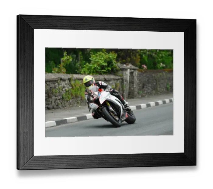 Framed Print : Gavin Hunt (Kawasaki) 2013 Superbike TT Framed Print : Gavin Hunt (Kawasaki) 2013 Superbike TT