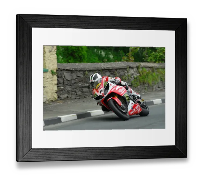 Framed Print : William Dunlop (Yamaha) 2013 Superbike TT Framed Print : William Dunlop (Yamaha) 2013 Superbike TT