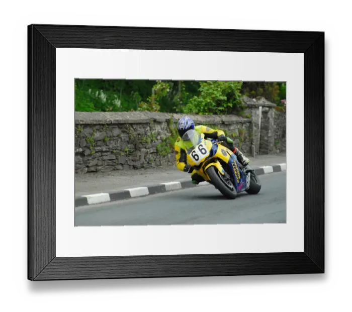 Framed Print : Paul Duckett (Honda) 2013 Superbike TT Framed Print : Paul Duckett (Honda) 2013 Superbike TT