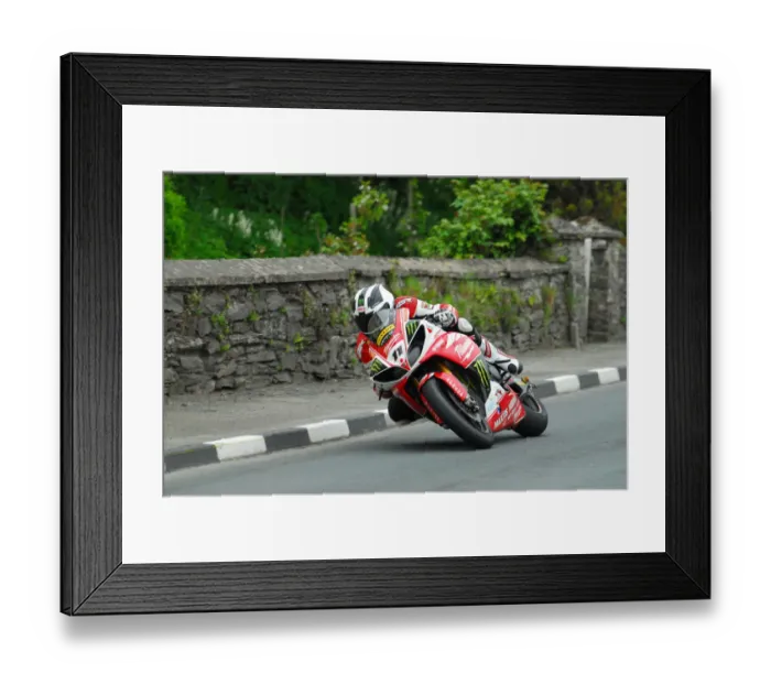 Framed Print : William Dunlop (Yamaha) 2013 Superbike TT Framed Print : William Dunlop (Yamaha) 2013 Superbike TT