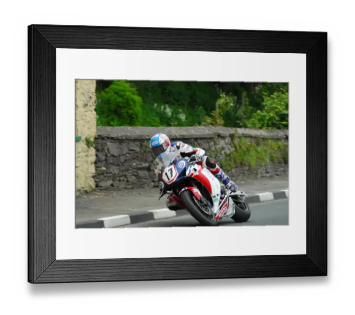 Framed Print : Simon Andrews (Honda) 2013 Superbike TT Framed Print : Simon Andrews (Honda) 2013 Superbike TT