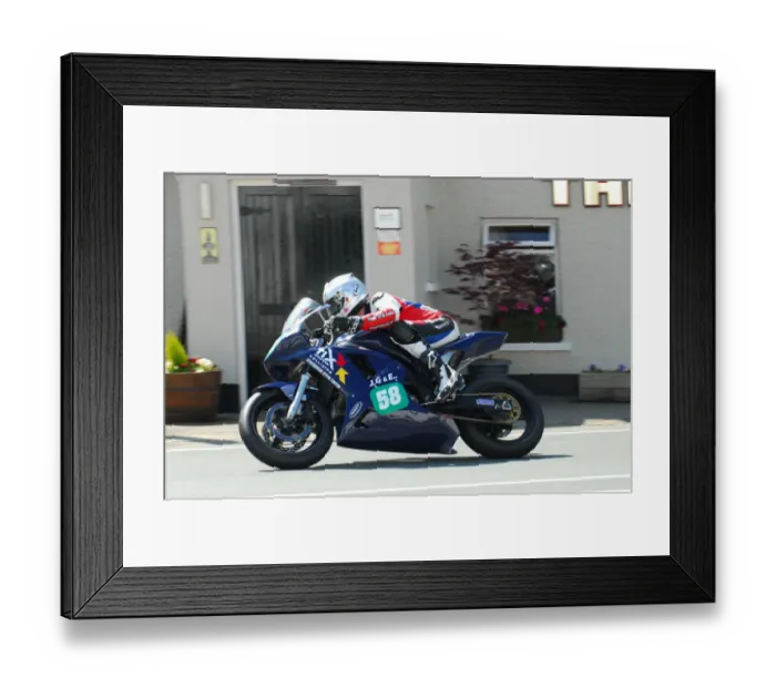 Framed Print : Graham English (Suzuki) 2013 Lightweight TT