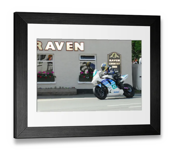 Framed Print : Eric Wilson (Suzuki) 2013 Lightweight TT Framed Print : Eric Wilson (Suzuki) 2013 Lightweight TT