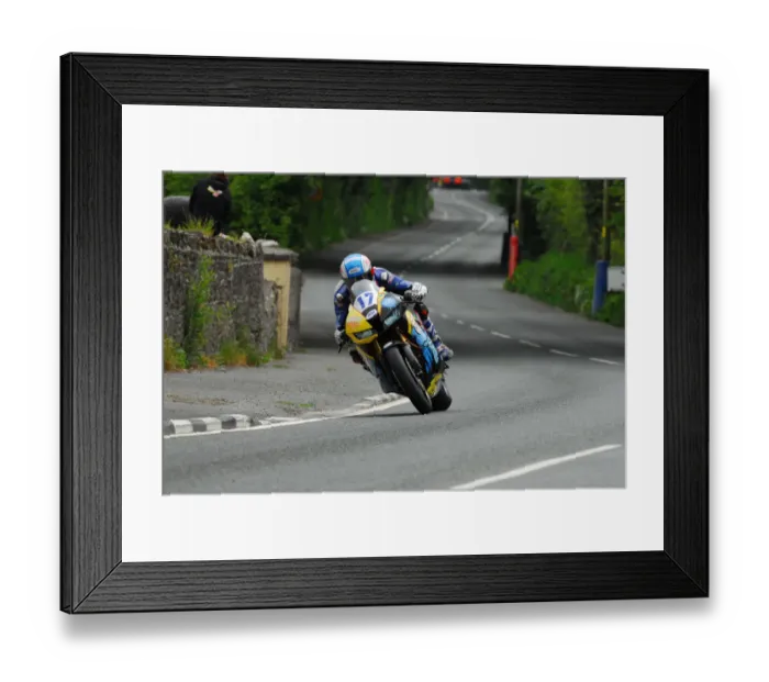 Framed Print : Simon Andrews (Honda) 2013 Supersport TT Framed Print : Simon Andrews (Honda) 2013 Supersport TT